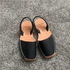 Pons Women's Black Sandals